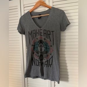 OBEY Graphic T-Shirt ‘Make Art Not War’ V-Neck Cotton Blend Size S